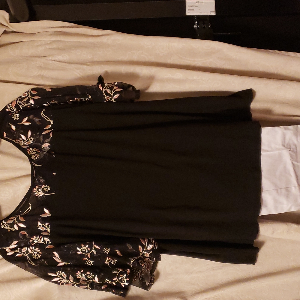Spri g out fit white pants and blouse